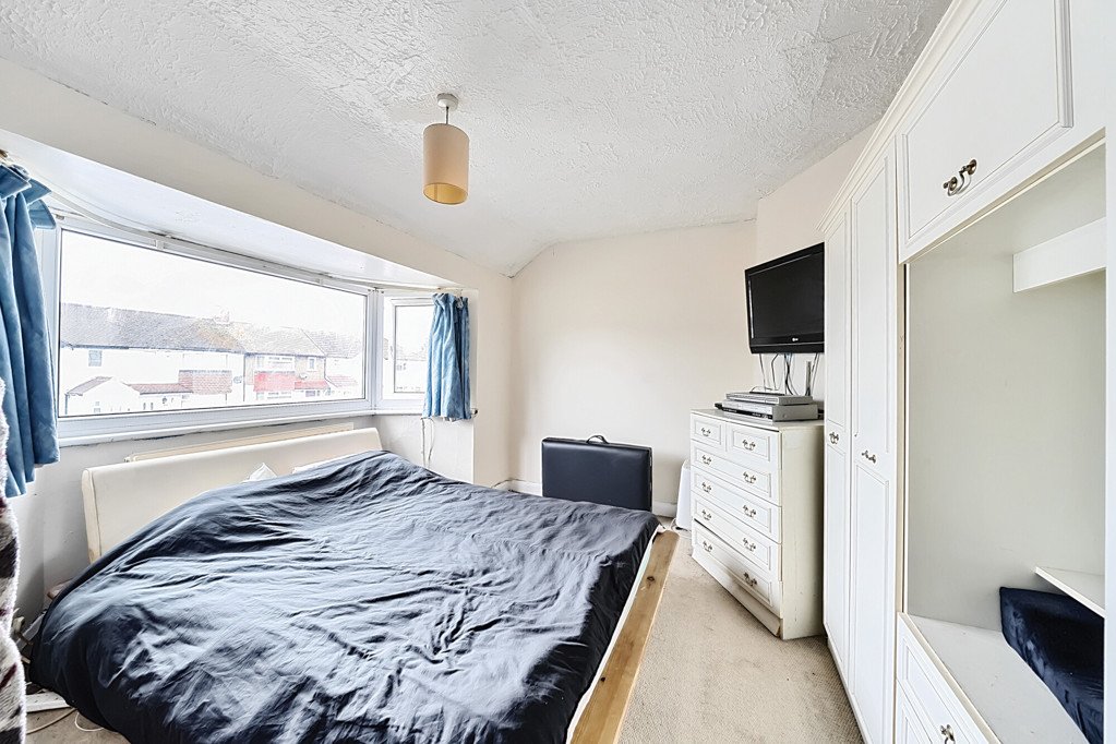 2 bedroom House for sale in Clyfford Road, Ruislip, Middlesex, HA4