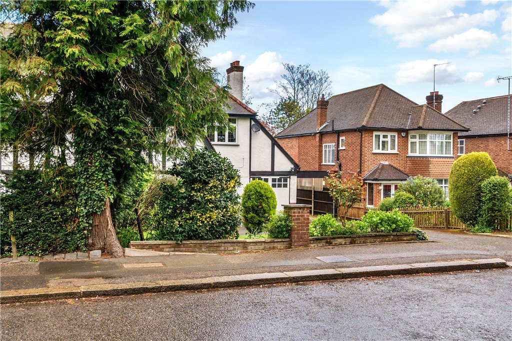 4 bedroom House for sale in Gordon Avenue, Stanmore, Middlesex, HA7