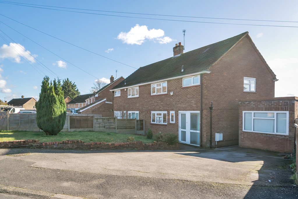 3 bedroom House for sale in Aldbury Road, Mill End, Rickmansworth