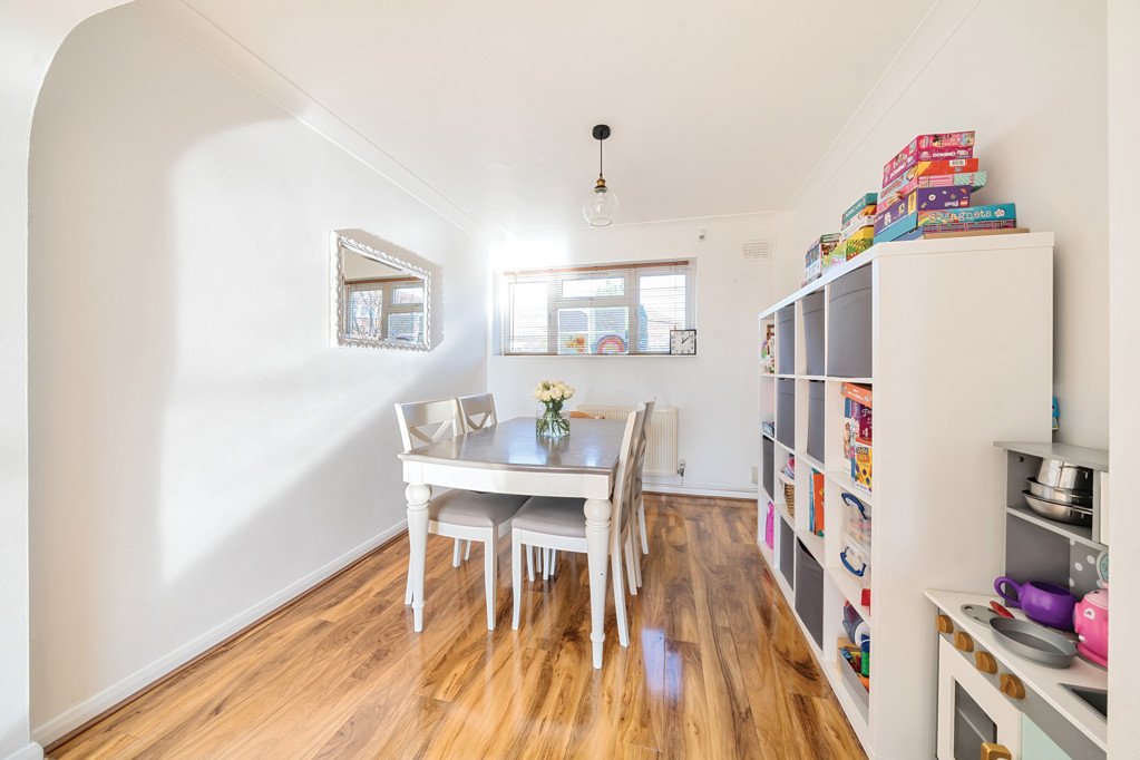 3 bedroom House for sale in Aldbury Road, Mill End, Rickmansworth