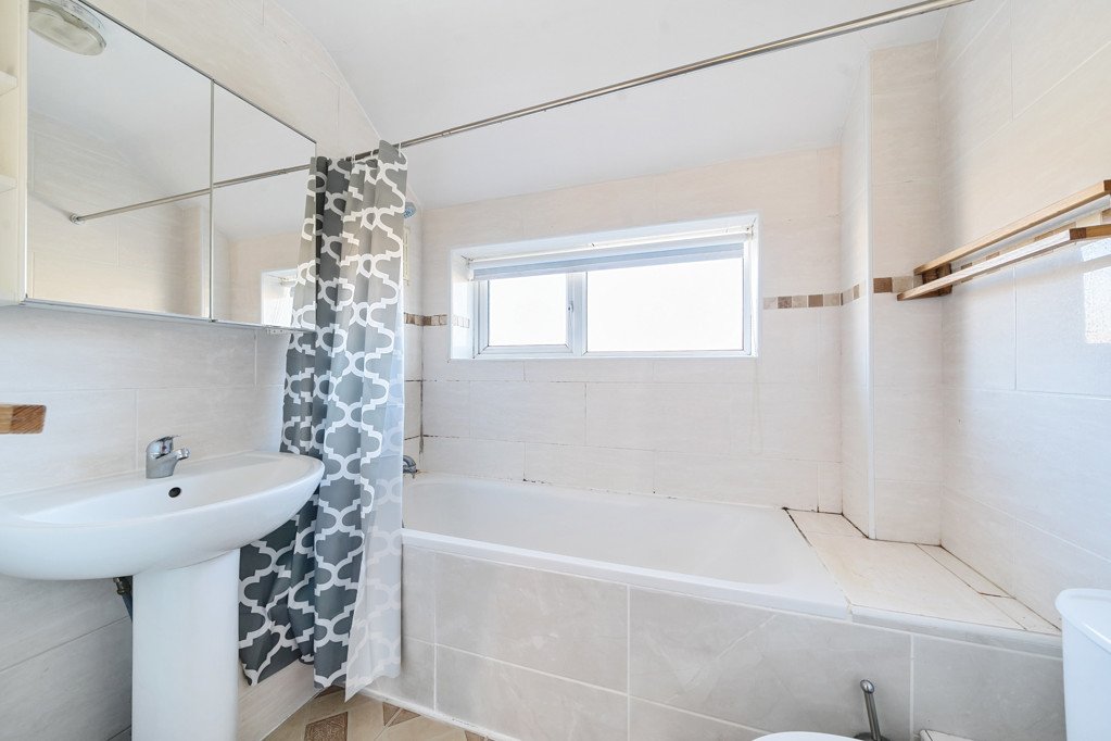 3 bedroom House for sale in Aldbury Road, Mill End, Rickmansworth