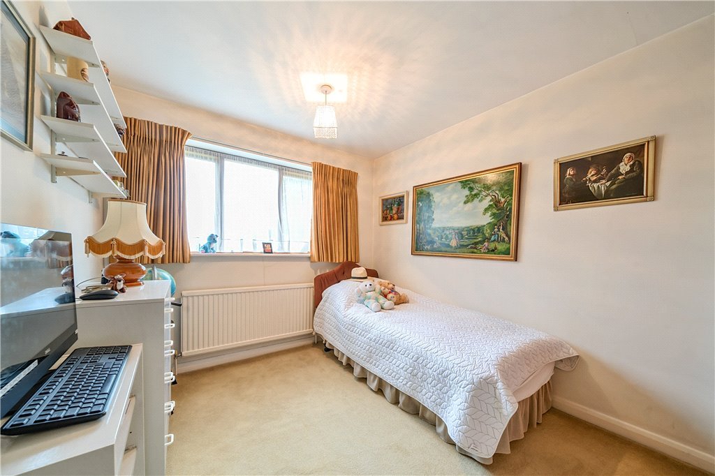 4 bedroom House for sale in Woodhouse Eaves, Northwood, Middlesex, HA6
