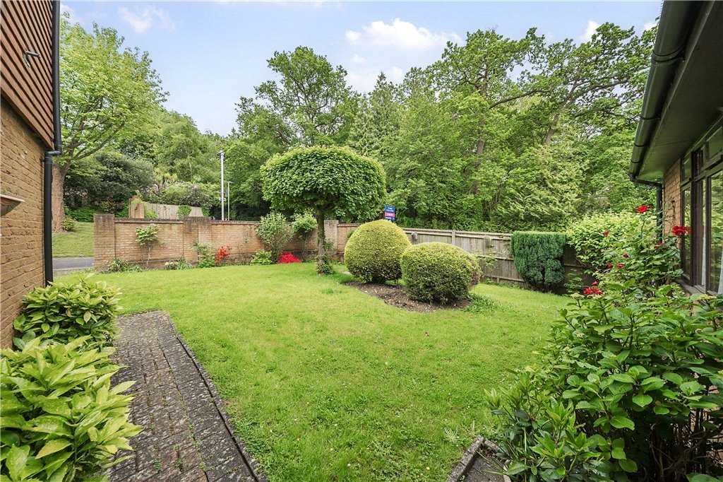 4 bedroom House for sale in Woodhouse Eaves, Northwood, Middlesex, HA6