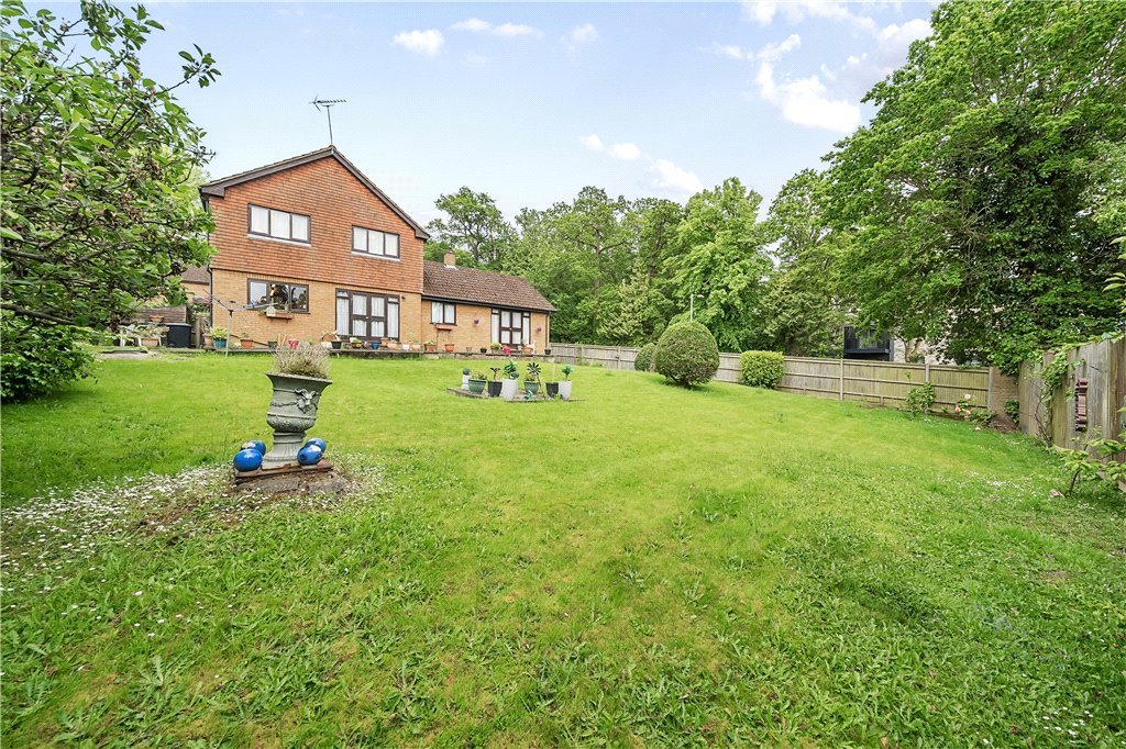 4 bedroom House for sale in Woodhouse Eaves, Northwood, Middlesex, HA6