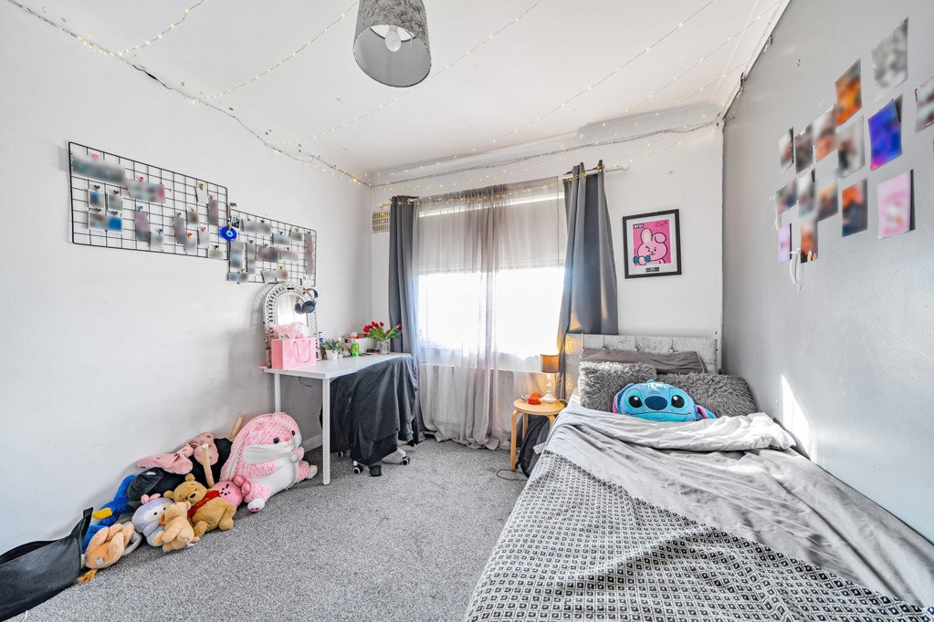 3 bedroom House for sale in Ellement Close, Pinner, Middlesex, HA5