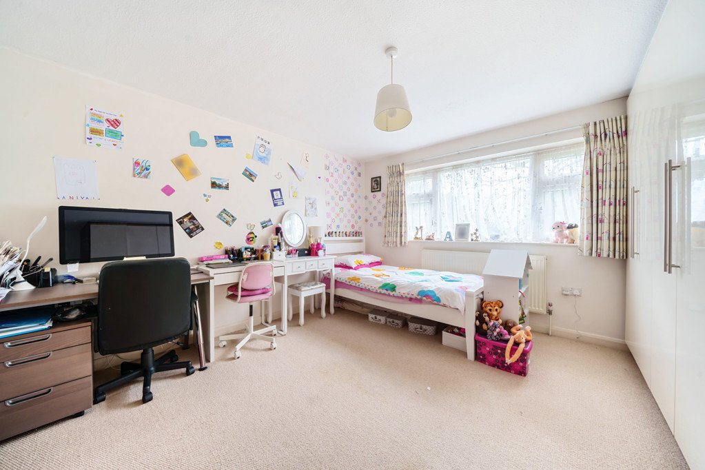 4 bedroom House for sale in Birchmead Avenue, Pinner, Middlesex, HA5