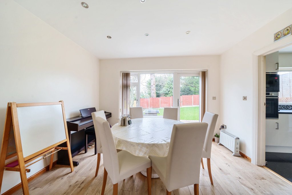 4 bedroom House for sale in Birchmead Avenue, Pinner, Middlesex, HA5