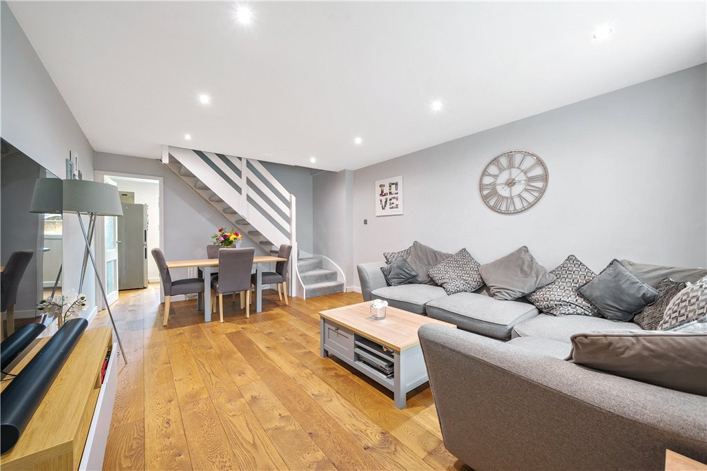 2 bedroom House for sale in Beeton Close, Pinner, Middlesex, HA5