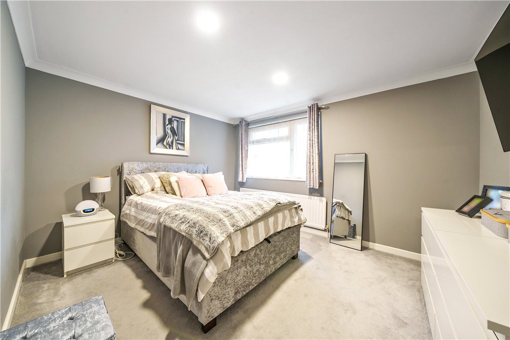 2 bedroom House for sale in Beeton Close, Pinner, Middlesex, HA5