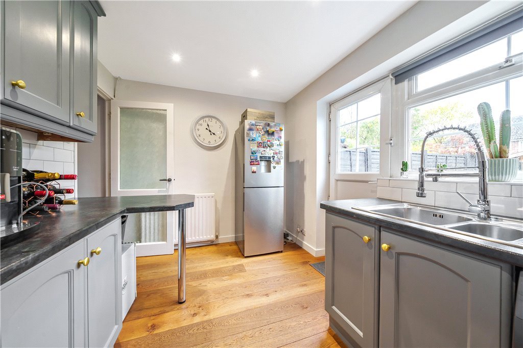 2 bedroom House for sale in Beeton Close, Pinner, Middlesex, HA5