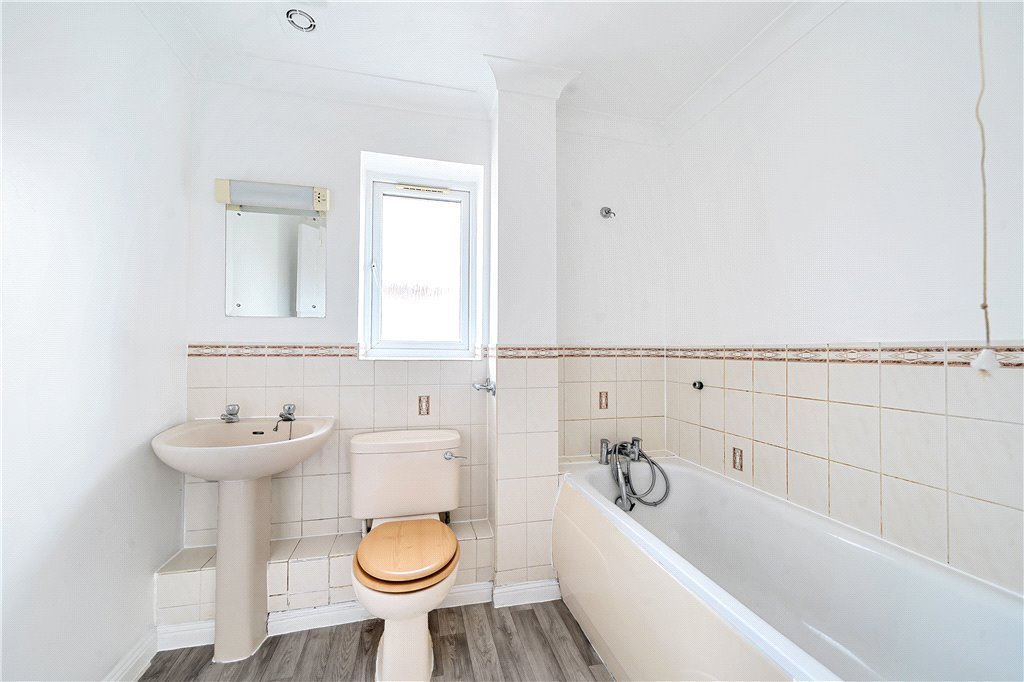 3 bedroom House for sale in Burlington Close, Pinner, Middlesex, HA5