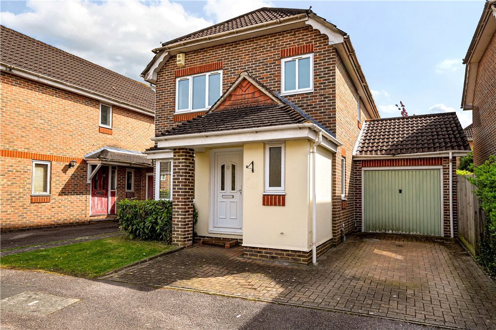 3 bedroom House for sale in Burlington Close, Pinner, Middlesex, HA5