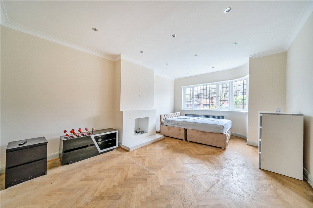 4 bedroom House for sale in Howberry Road, Edgware, HA8 Gibbs Gillespie
