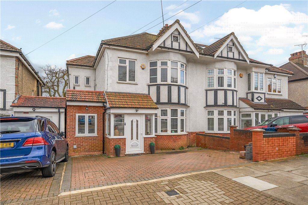 4 bedroom House for sale in Lyndhurst Avenue, Pinner, Middlesex, HA5
