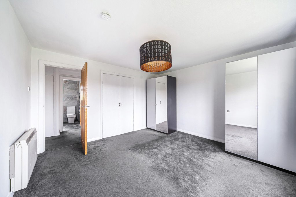 2 bedroom Flat/Apartment for sale in Rodwell Close, Ruislip, Middlesex