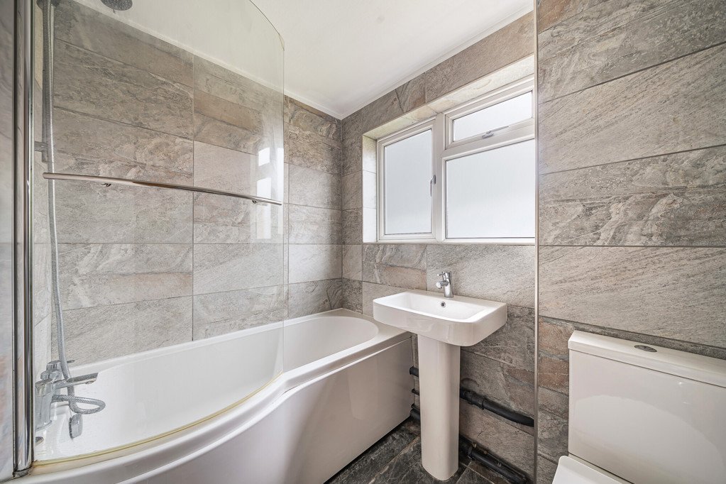 2 bedroom Flat/Apartment for sale in Rodwell Close, Ruislip, Middlesex