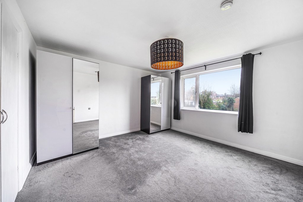 2 bedroom Flat/Apartment for sale in Rodwell Close, Ruislip, Middlesex