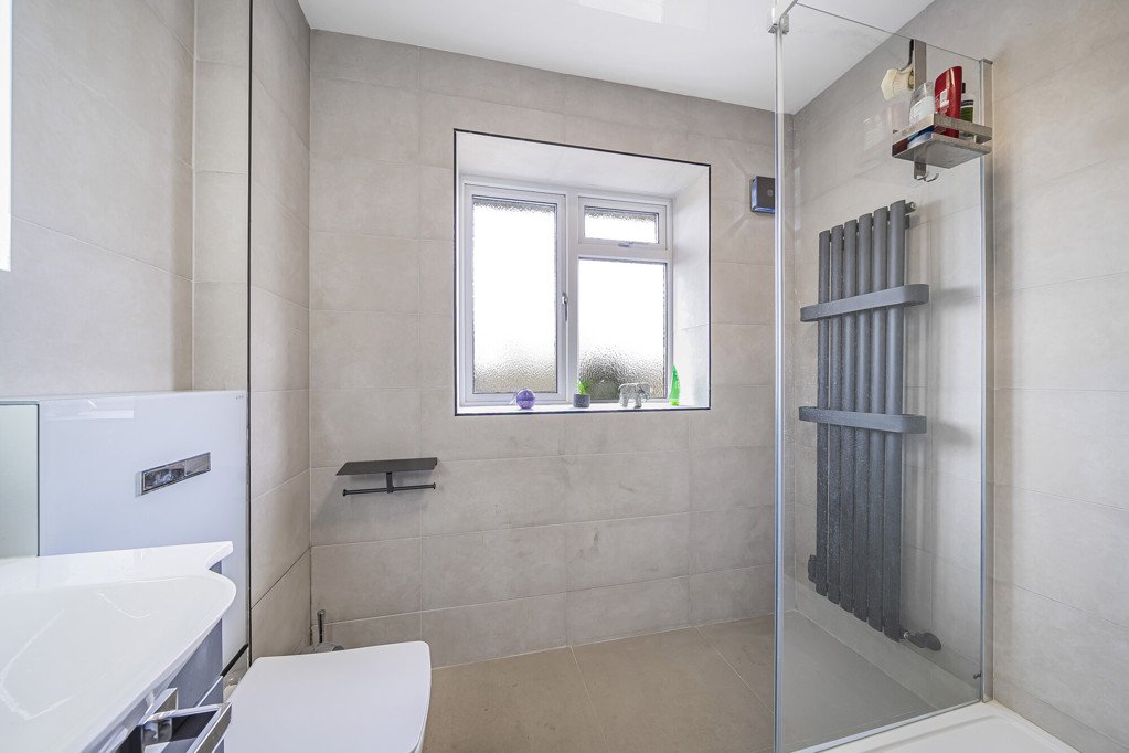 1 bedroom Flat/Apartment for sale in Dove Park, Pinner, Middlesex, HA5