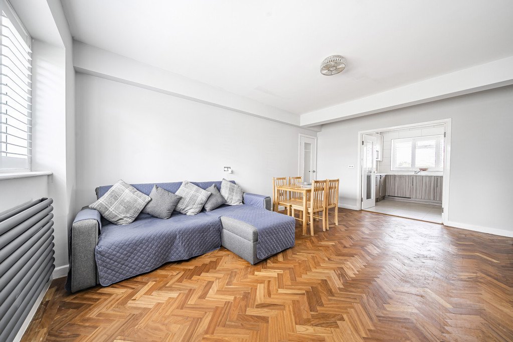 1 bedroom Flat/Apartment for sale in Dove Park, Pinner, Middlesex, HA5