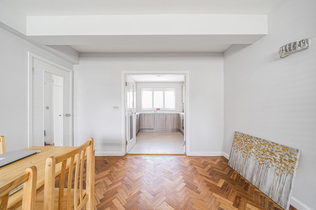 1 bedroom Flat/Apartment for sale in Dove Park, Pinner, Middlesex, HA5