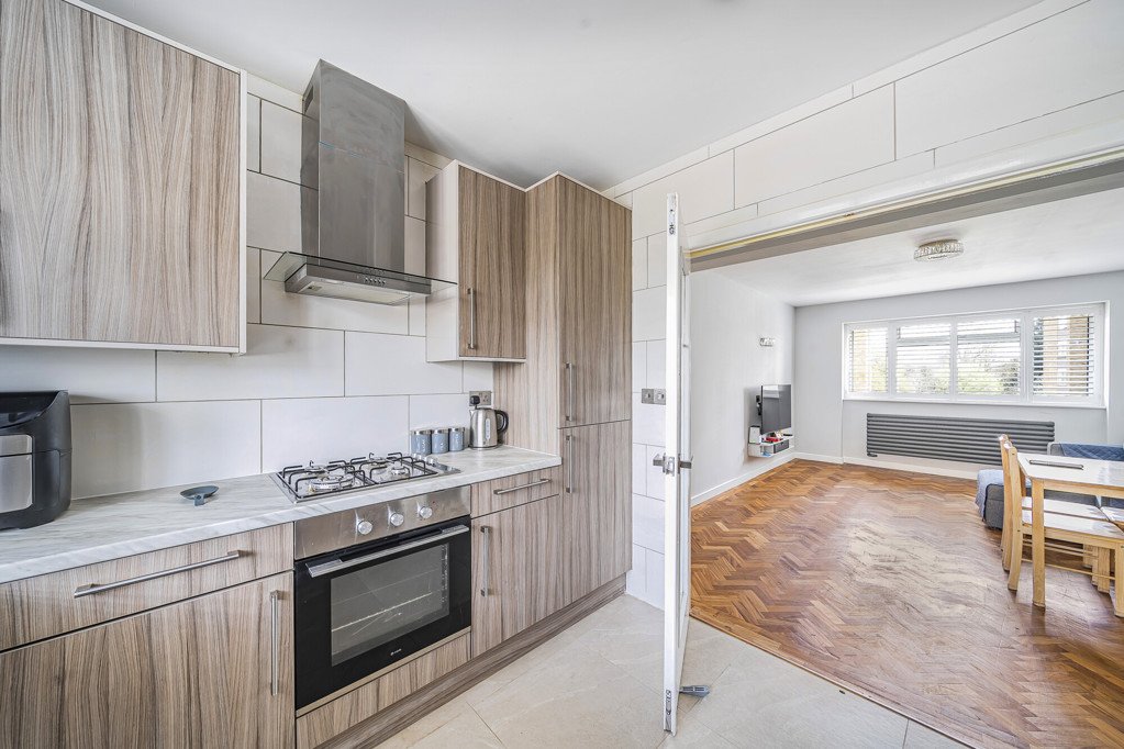 1 bedroom Flat/Apartment for sale in Dove Park, Pinner, Middlesex, HA5