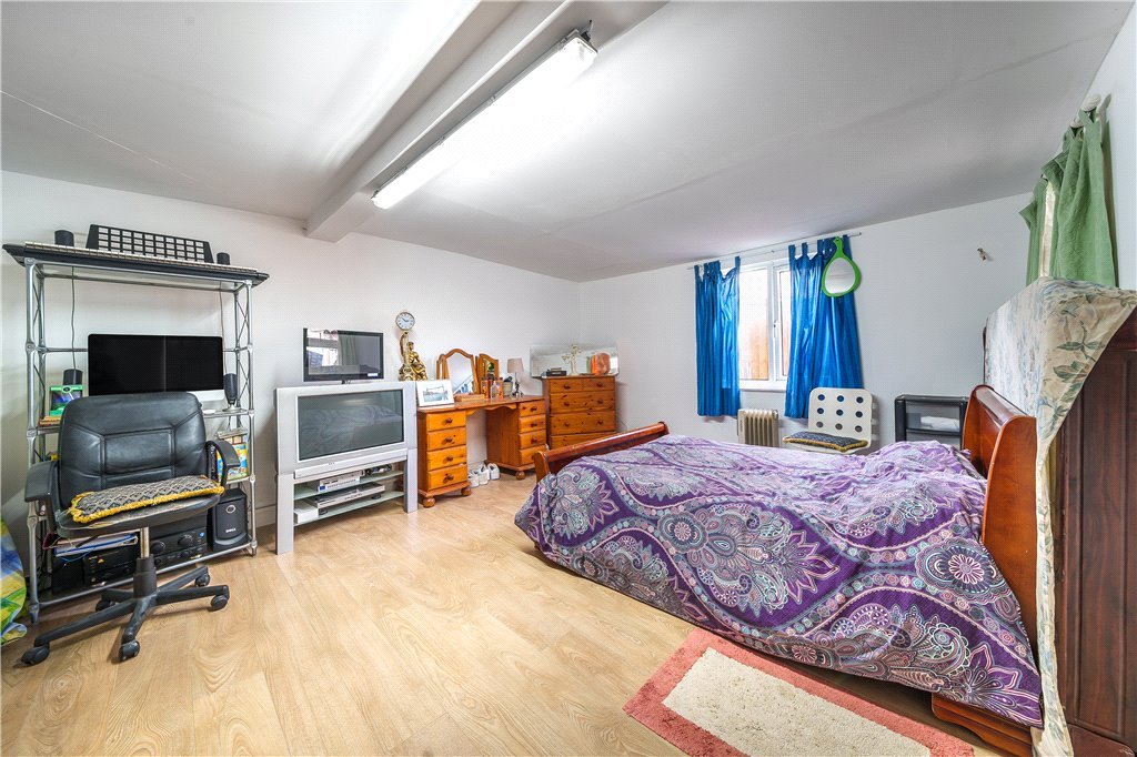 3 bedroom House for sale in The Heights, Northolt, Middlesex, UB5