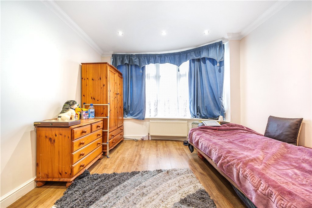 3 bedroom House for sale in The Heights, Northolt, Middlesex, UB5