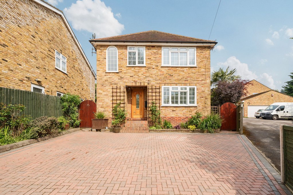 3 bedroom House for sale in Amersham Road, Chalfont St. Peter, Gerrards