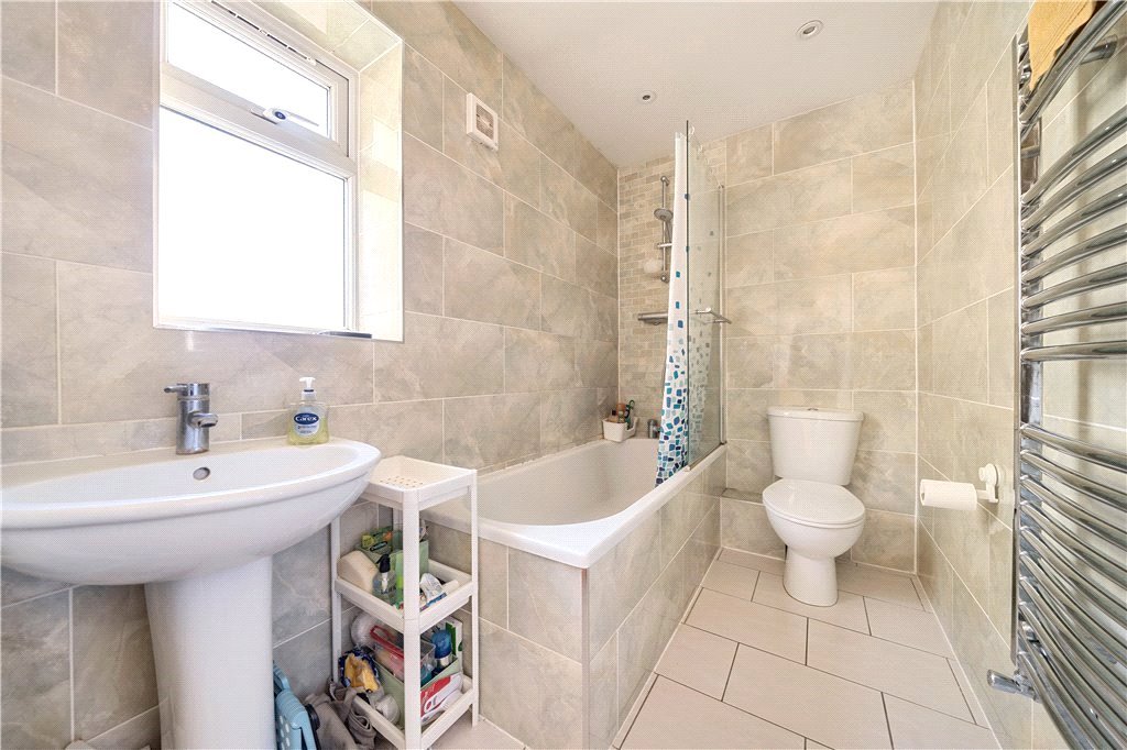 2 bedroom House for sale in Pine Gardens, Ruislip, Middlesex, HA4