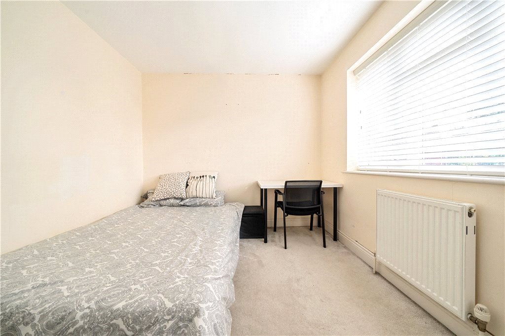 2 bedroom House for sale in Pine Gardens, Ruislip, Middlesex, HA4