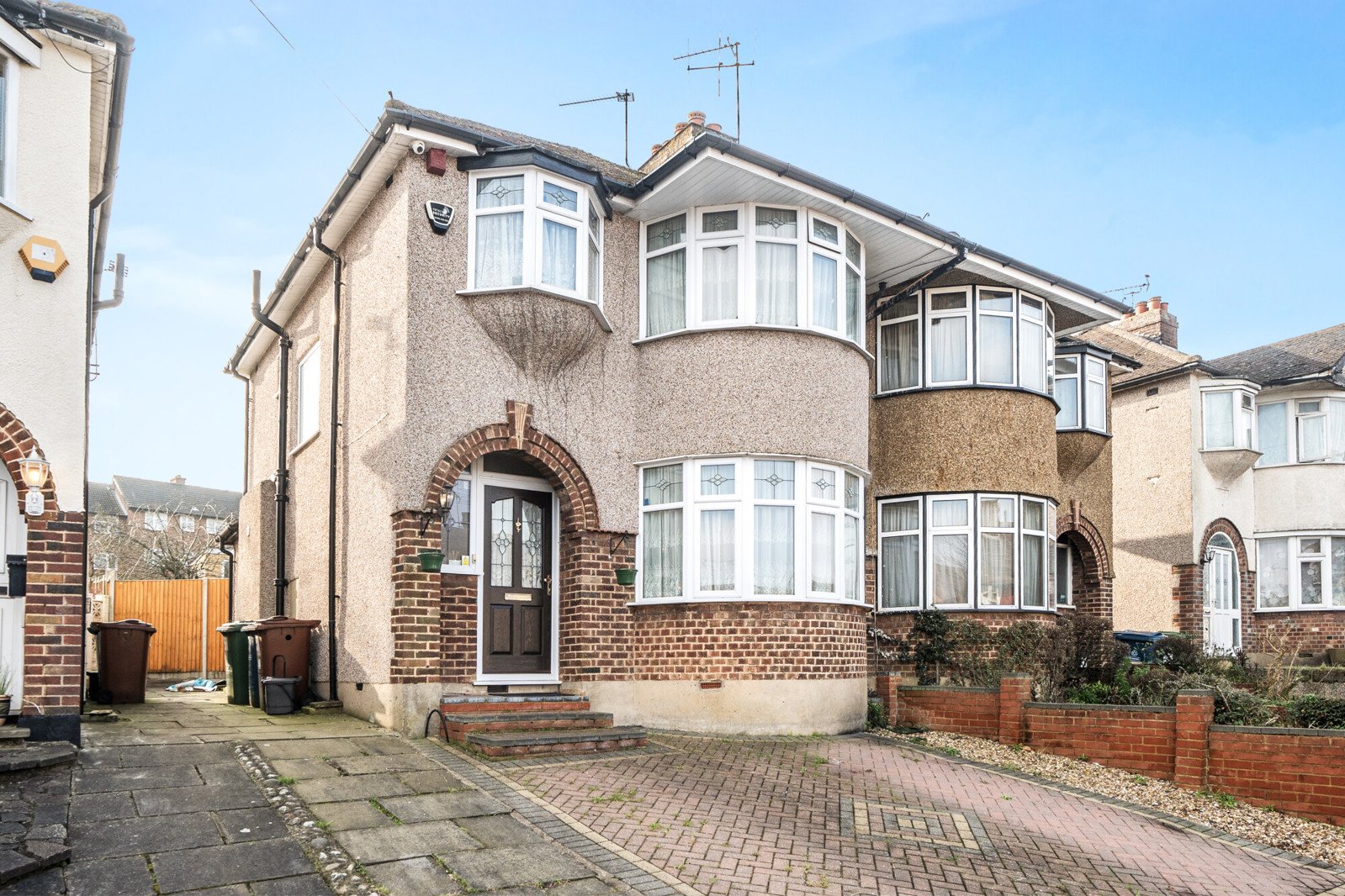 3 bedroom House for sale in The Heights, Northolt, Middlesex, UB5