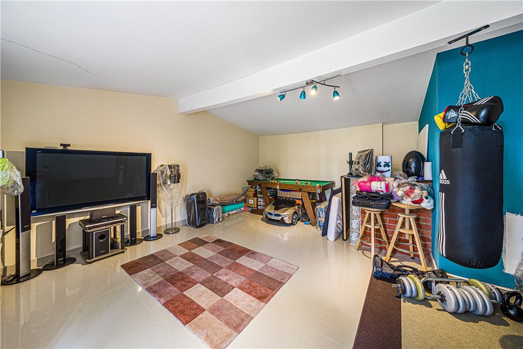 5 bedroom House for sale in Jubilee Drive, Ruislip, Middlesex, HA4 Gibbs Gillespie