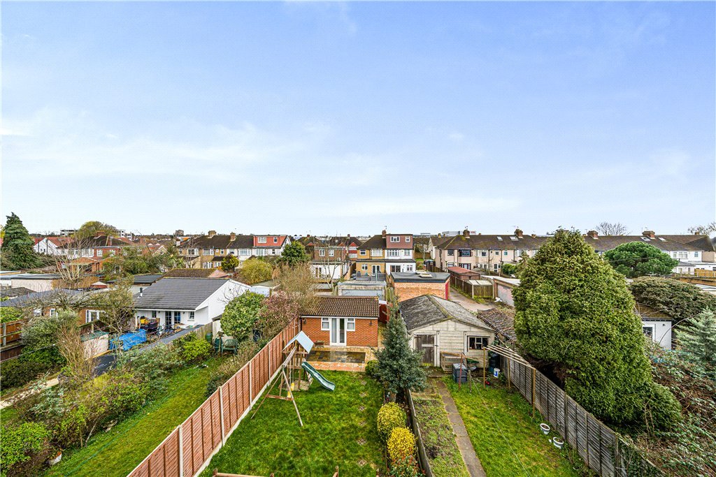 5 bedroom House for sale in Jubilee Drive, Ruislip, Middlesex, HA4