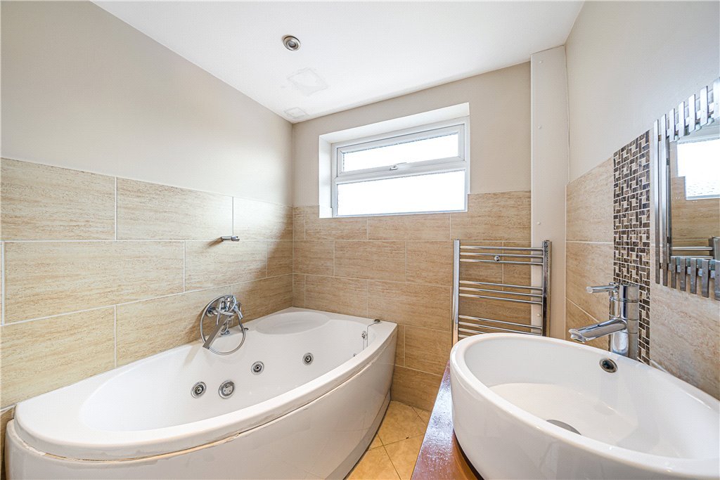 5 bedroom House for sale in Jubilee Drive, Ruislip, Middlesex, HA4