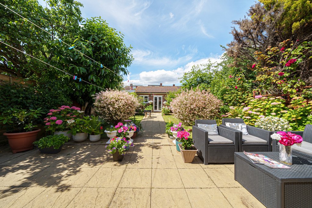 5 bedroom House for sale in Diamond Road, Ruislip, Middlesex, HA4