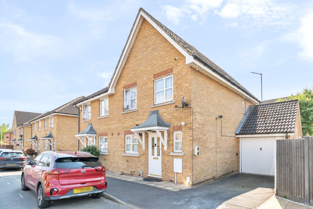 3 bedroom House for sale in Waterloo Road, Uxbridge, Middlesex, UB8