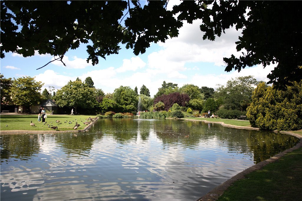 3 bedroom Flat/Apartment for sale in West End Lane, Pinner, London, HA5